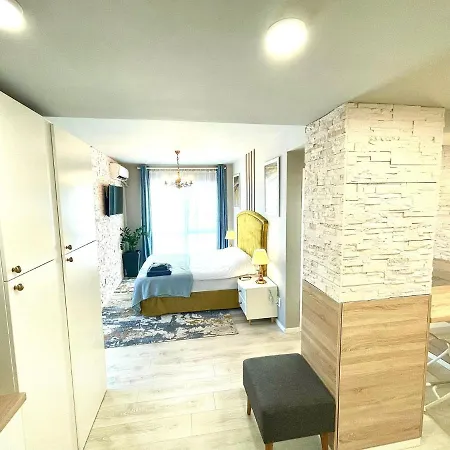 Romantic Jacuzzi Adult's Boutique Apartment *
